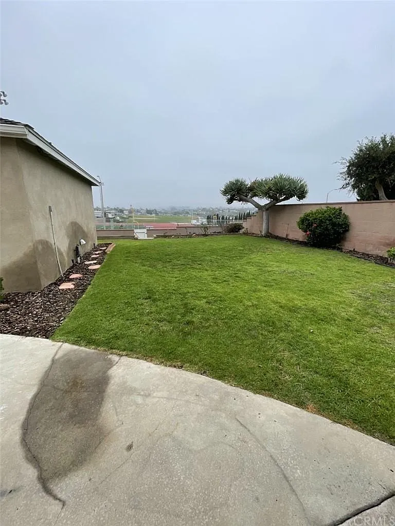3 bed, 1161 sqft, $4,350 — Photo 4