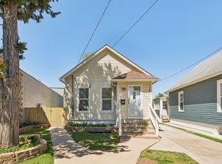 700 Villa St, Elgin, IL 60120