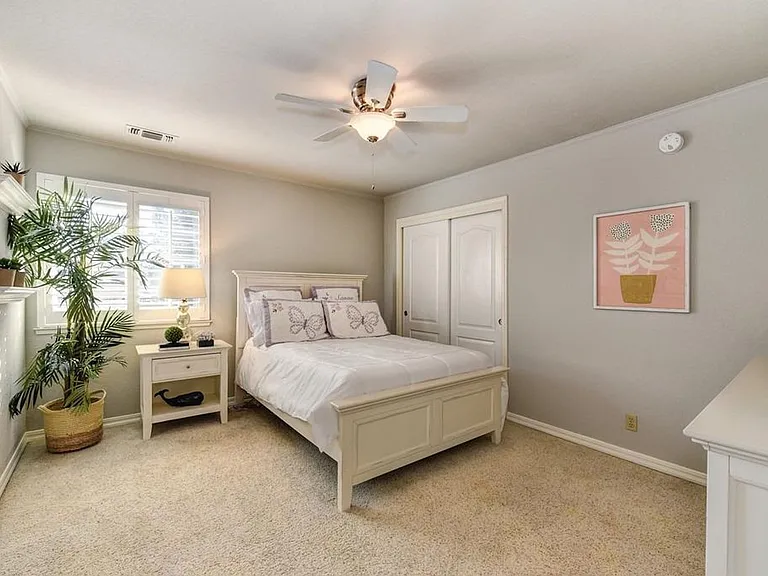 4650 Dorchester Ln — Photo 30