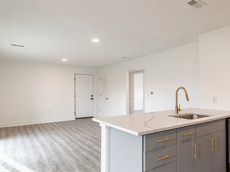 325 W Parkwood Dr #5 — Photo 5