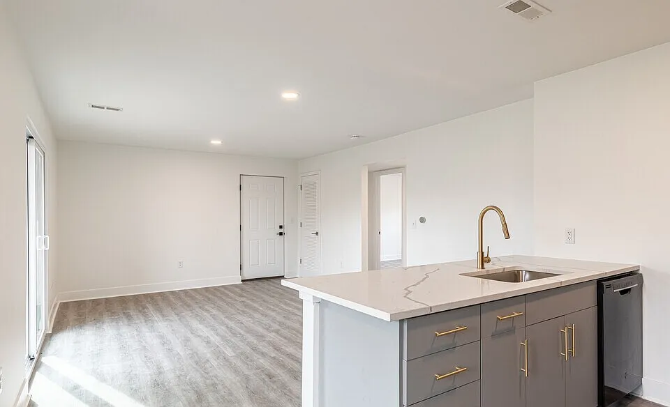 325 W Parkwood Dr #12 photo 1
