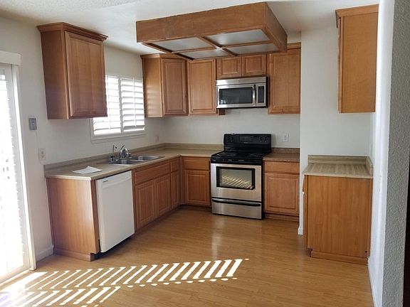 4th image of 10 Malino Ct