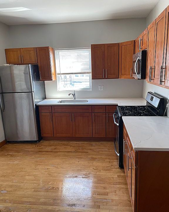 1st image of 4815 W Cornelia Ave #2R