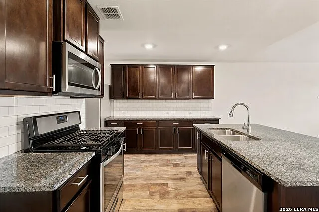 8106 Chestnut Blue Dr — Photo 3