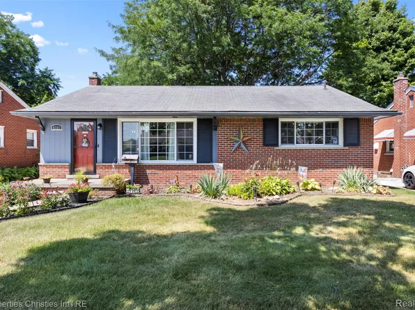 6561 Hawthorne St, Garden City, MI 48135