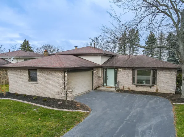 537 Willow Ln, Beecher, IL 60401