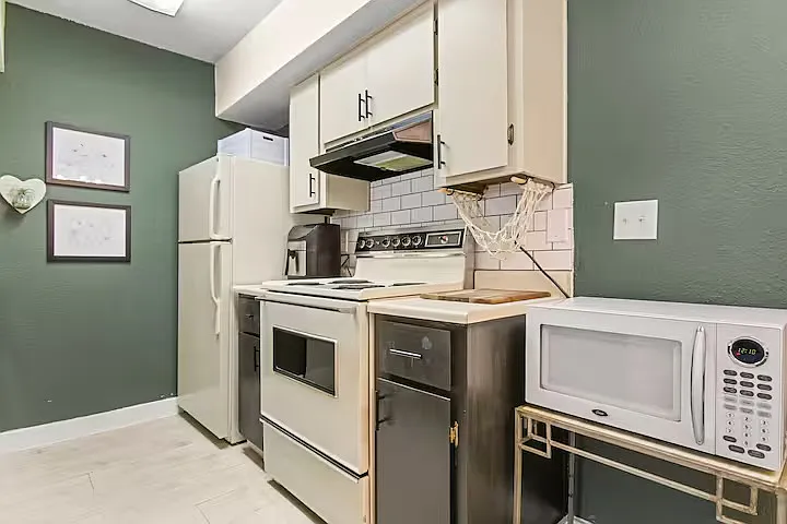4444 E Paradise Village Pkwy N #204 — Photo 9