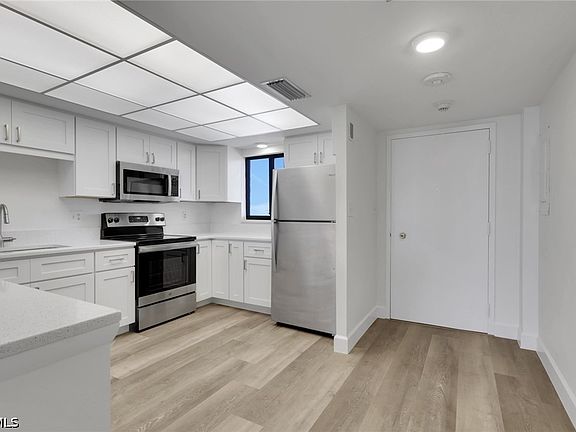4th image of 4280 SE 20th Pl APT 402