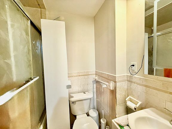 5th image of 123 Brunswick St Floor 2