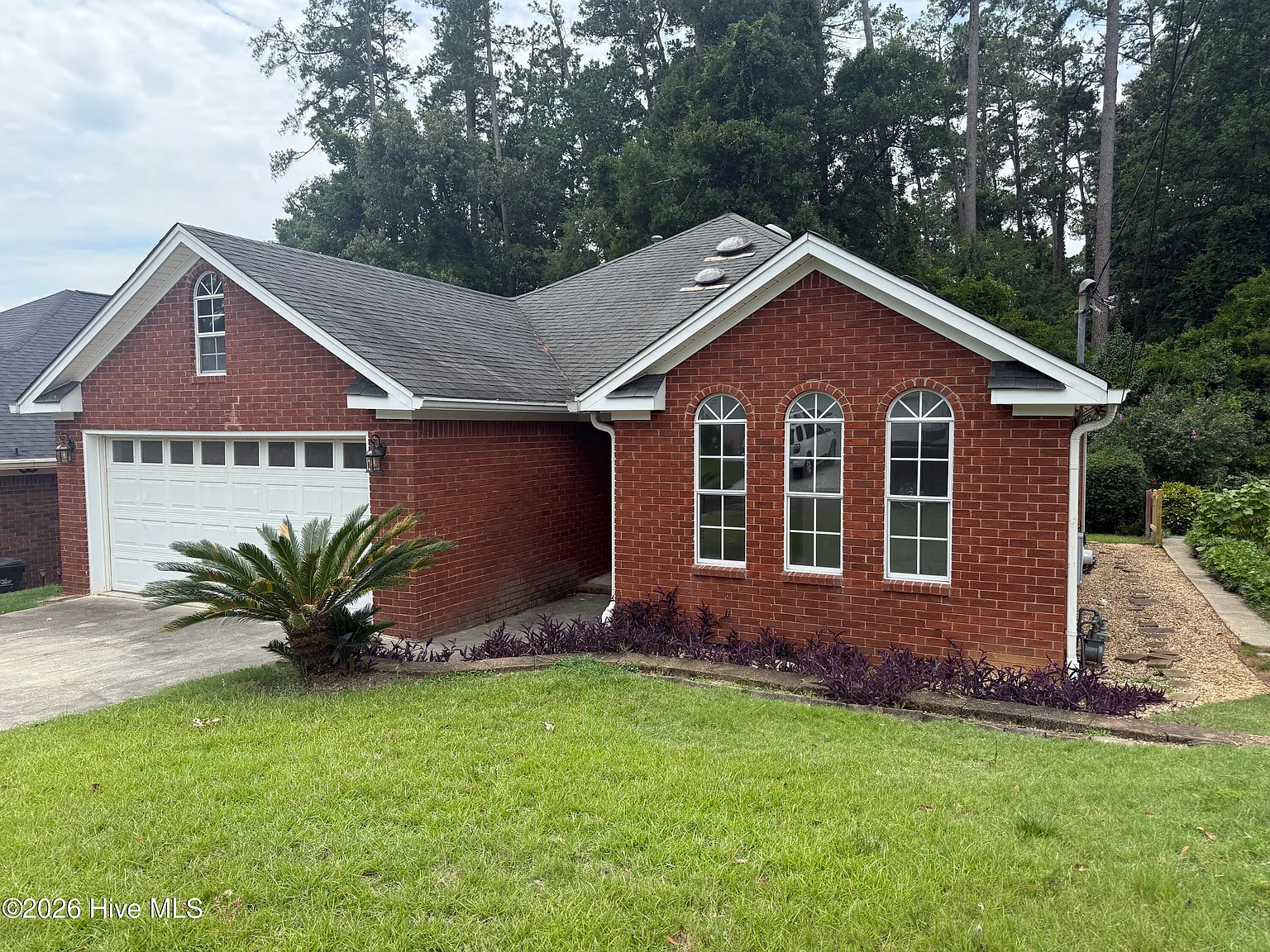 3 bed, 2.0 bath, 1655 sqft, $1,750 — Photo 2