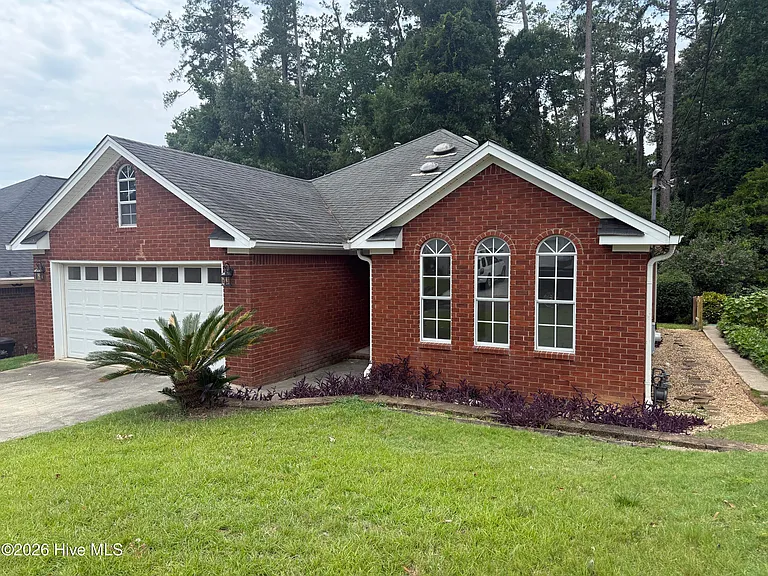 2961 Pointewest Dr — Photo 2