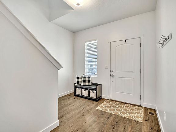 2nd image of 583 S Ravenwood Ln