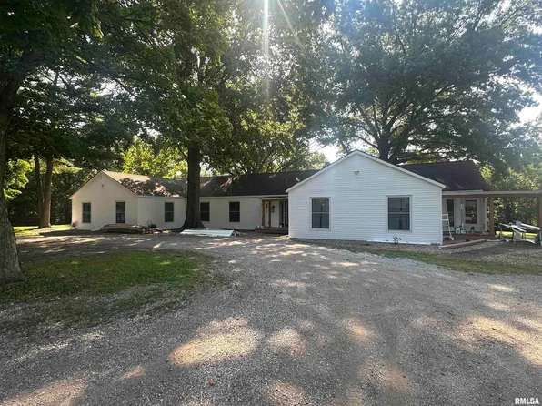2700 Lincoln Trl, Taylorville, IL 62568