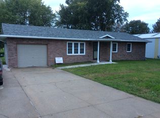 104 W Duncan Dr, Savannah, MO 64485