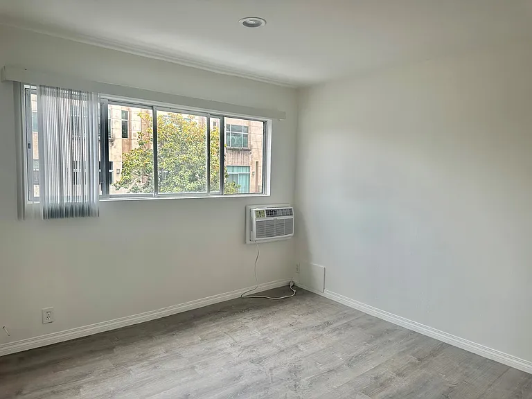 4901 Laurel Canyon Blvd #2-A — Photo 5