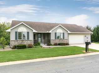 705 4th St NW, Hayfield, MN 55940