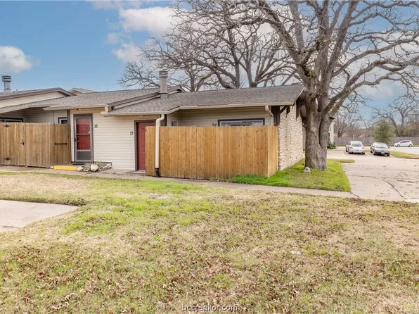 2100 Windsor Dr APT 19, Bryan, TX 77802