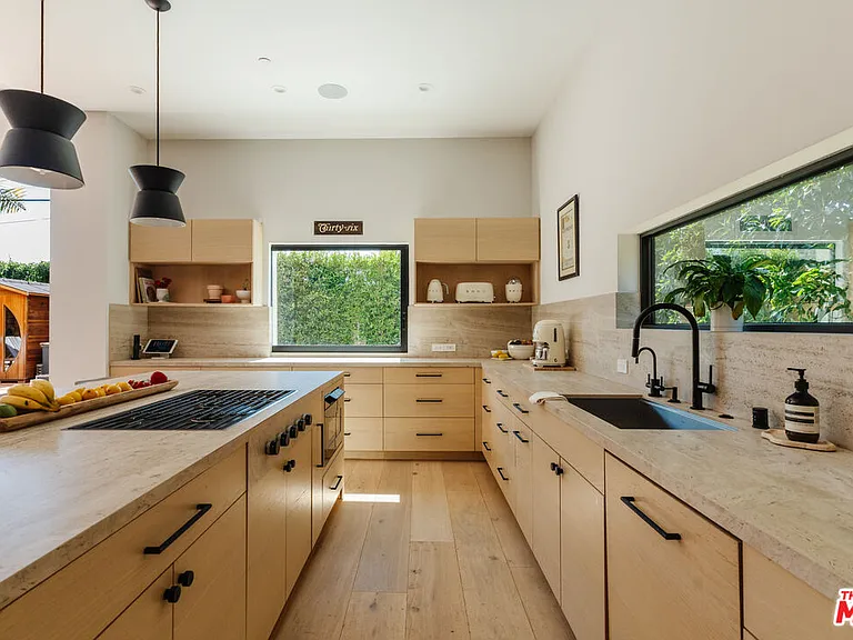 819 N Ogden Dr — Photo 13