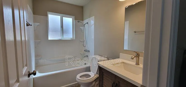719 SW Bridge St — Photo 20