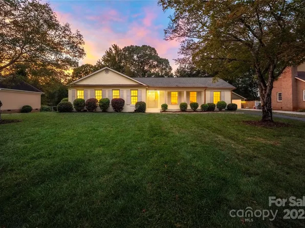 216 Chadmore Dr, Charlotte, NC 28270