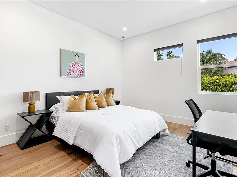 12606 Emelita St — Photo 13