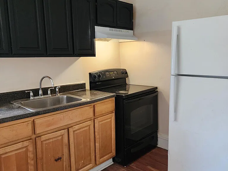 2F 10th North Bond St #2F — Photo 1