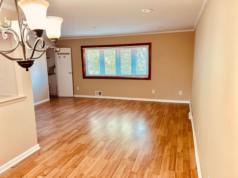 2nd image of 510 Beach 64th St