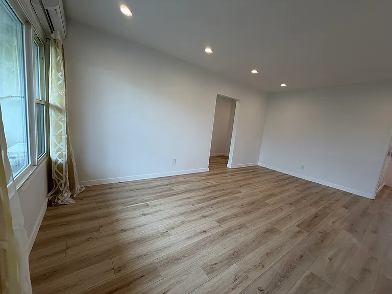1161 N Hobart Blvd — Photo 2