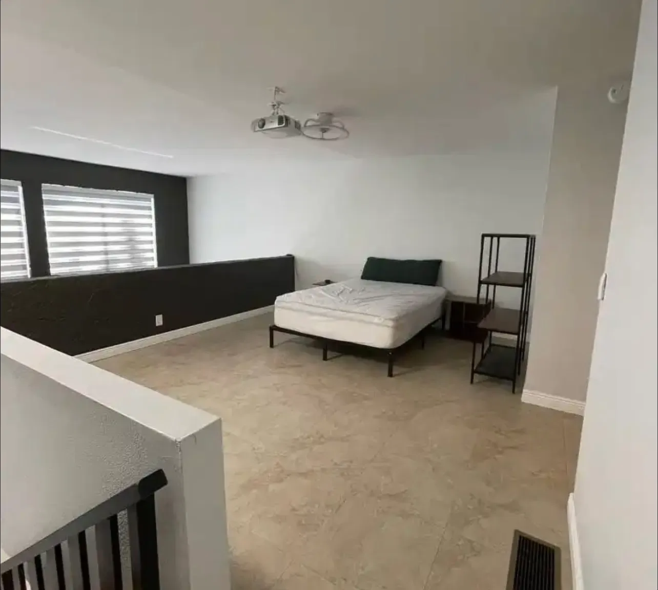 1 bed, 1.5 bath, 982 sqft, $1,950 — Photo 3