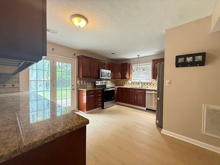 1196 Lacy Ln — Photo 7