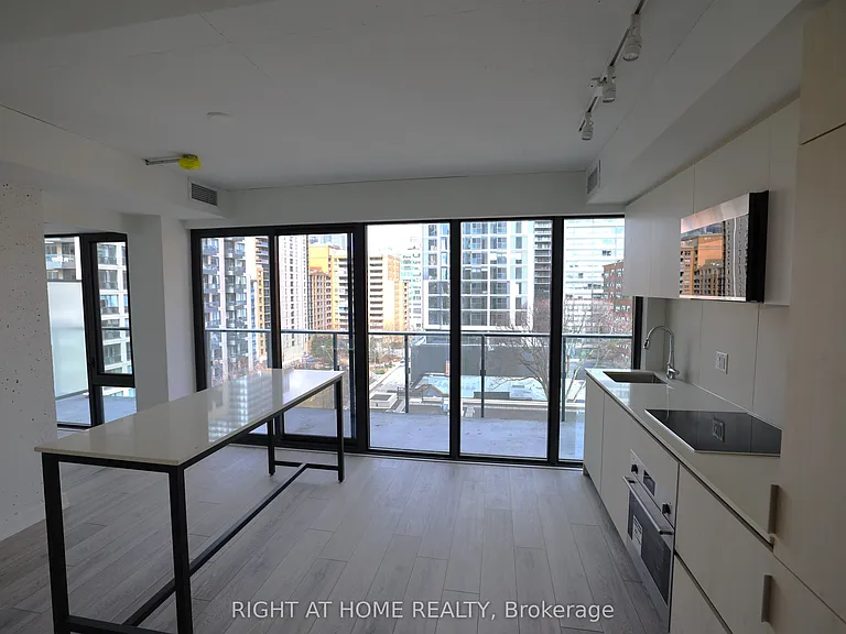 47 Mutual St #804 — Photo 6