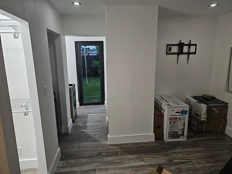 1330 NE 41st Dr #2 — Photo 6