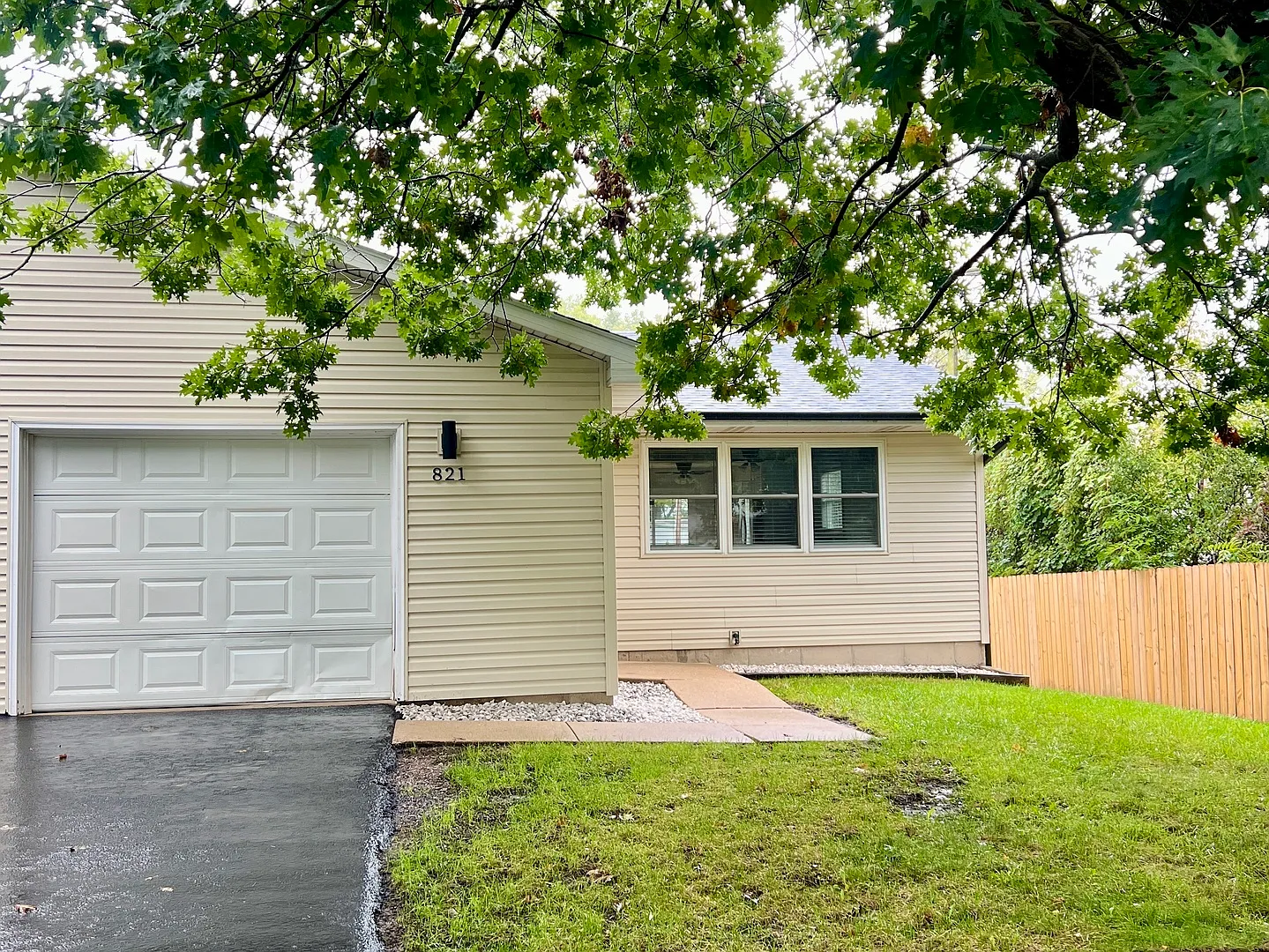3 bed, 1961 sqft, $2,400 — Photo 1