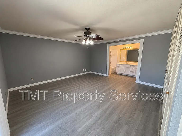 930 Graywood Cir — Photo 16
