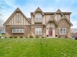 8101 N Flora Ct, Kansas City, MO 64118