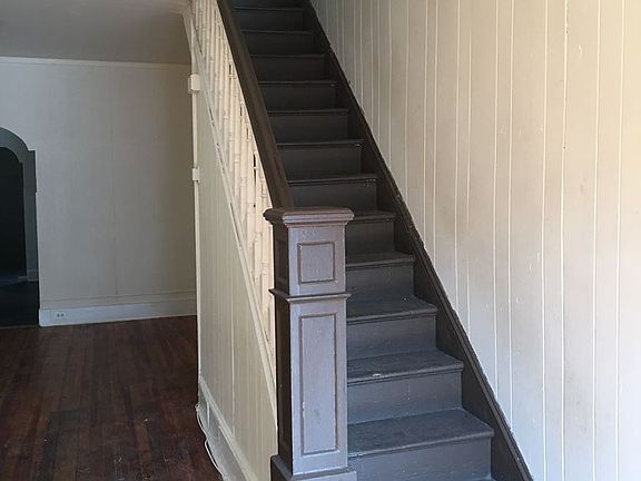 4th image of 1324 Narragansett St