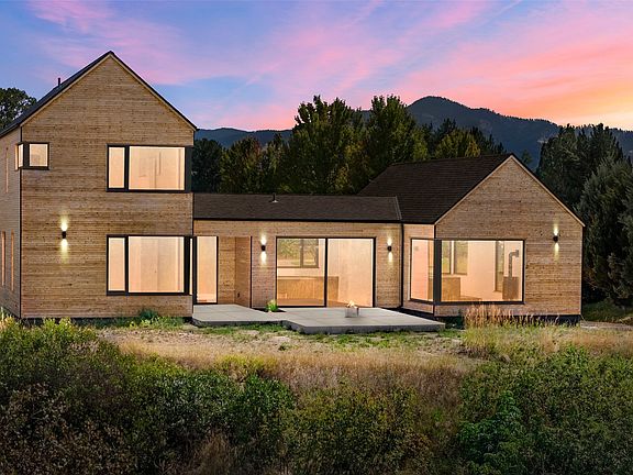 5th image of 2025 Edward Ct