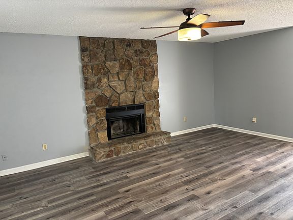 4th image of 885 Worcester Pl
