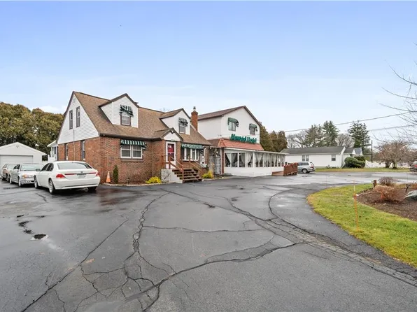 1041 Atwood Ave, Johnston, RI 02919