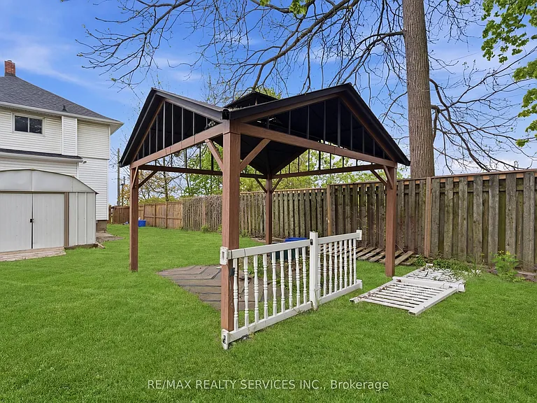 5292 Bridge St — Photo 17