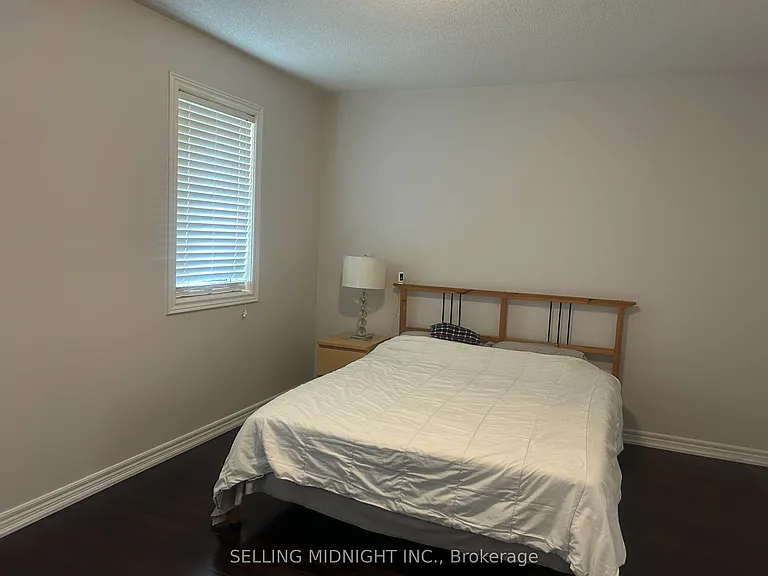 2413 Ravinebrook Cres — Photo 24
