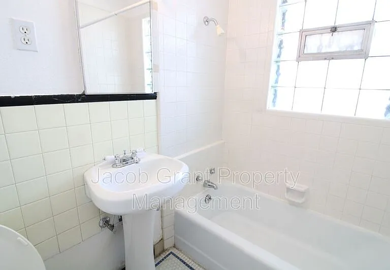 676 Memorial Dr #106 — Photo 6