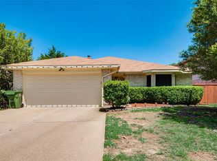 204 Caprock Dr, Arlington, TX 76018
