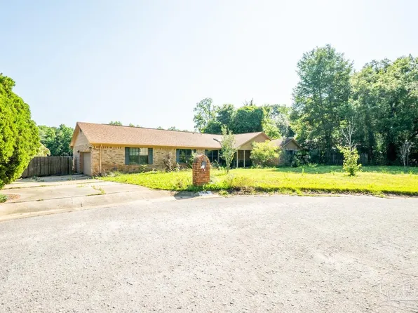 406 Twin Lakes Dr, Pensacola, FL 32504