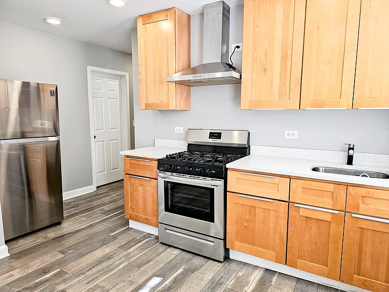 936 W 35th Pl #3F — Photo 1