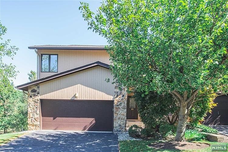 1st image of 29 Woodland Dr