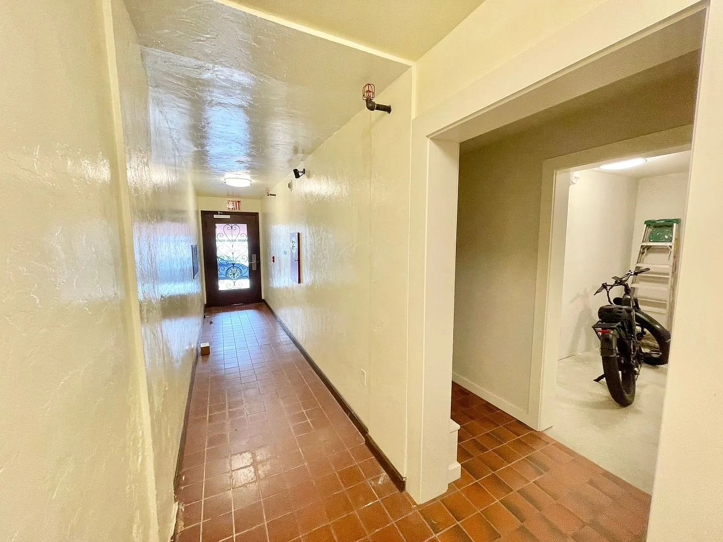 Presidio Terrace Newly Renovated, 2 Bedroom Apartment! - Progressive — Photo 4