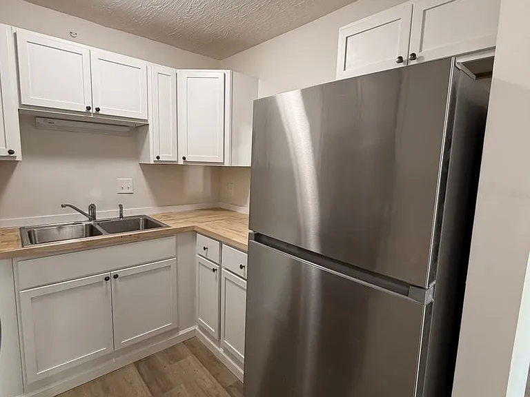 Aurora Apartments — Photo 18