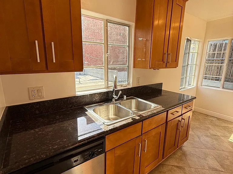 1811 N Garfield Pl #9J — Photo 6