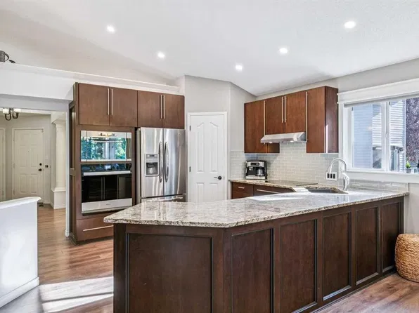 36 NE Hidden Ranch Mews NW, Calgary, AB T3A 5Z5